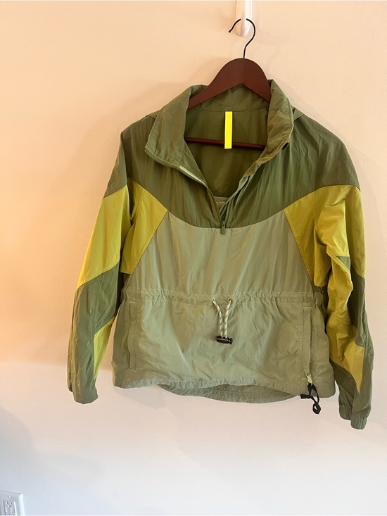 lululemon athletica Jackets & Blazers - Lululemon lightweight hooded windbreaker jacket size 6